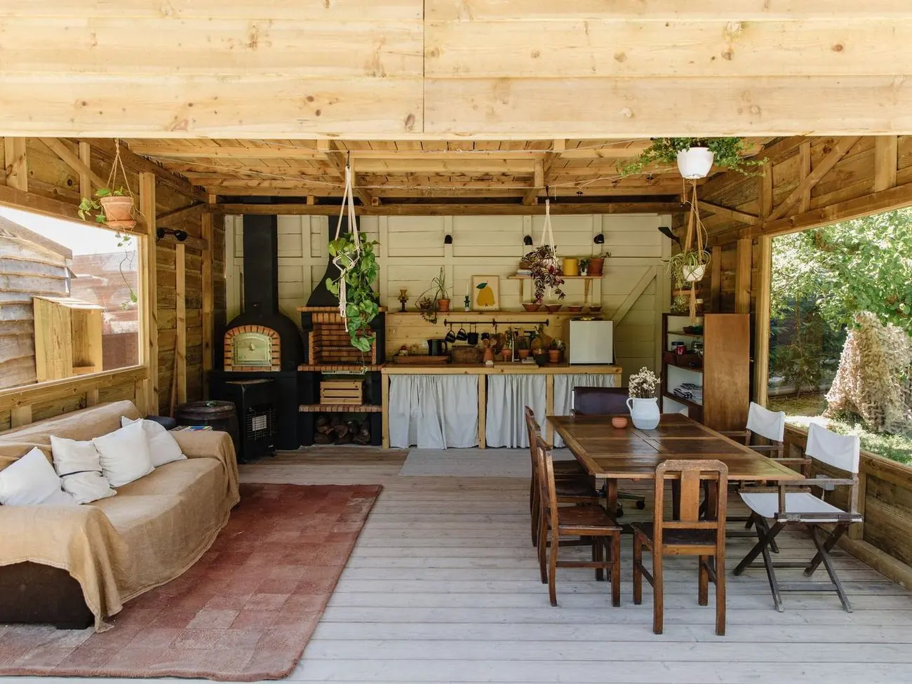 Barraca, interior com forno e grelhador